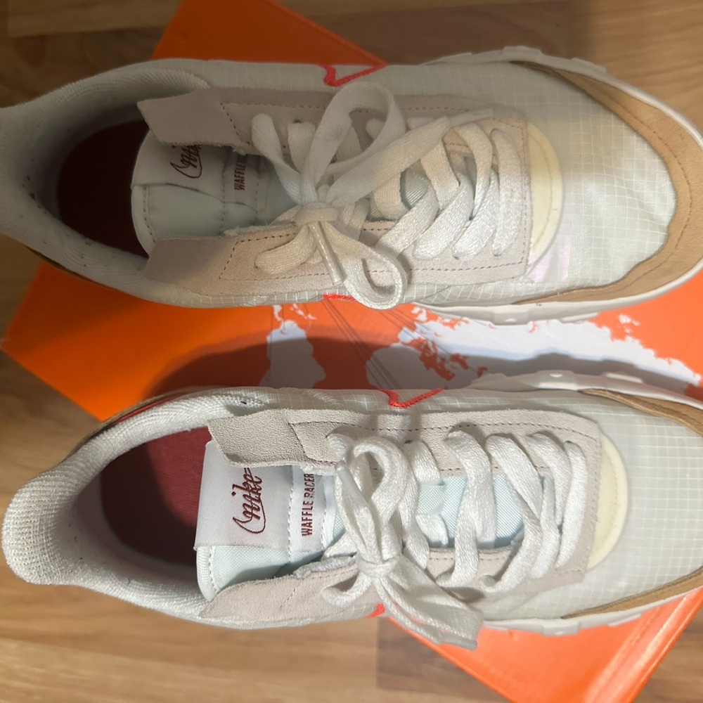 Nike waffle shoes